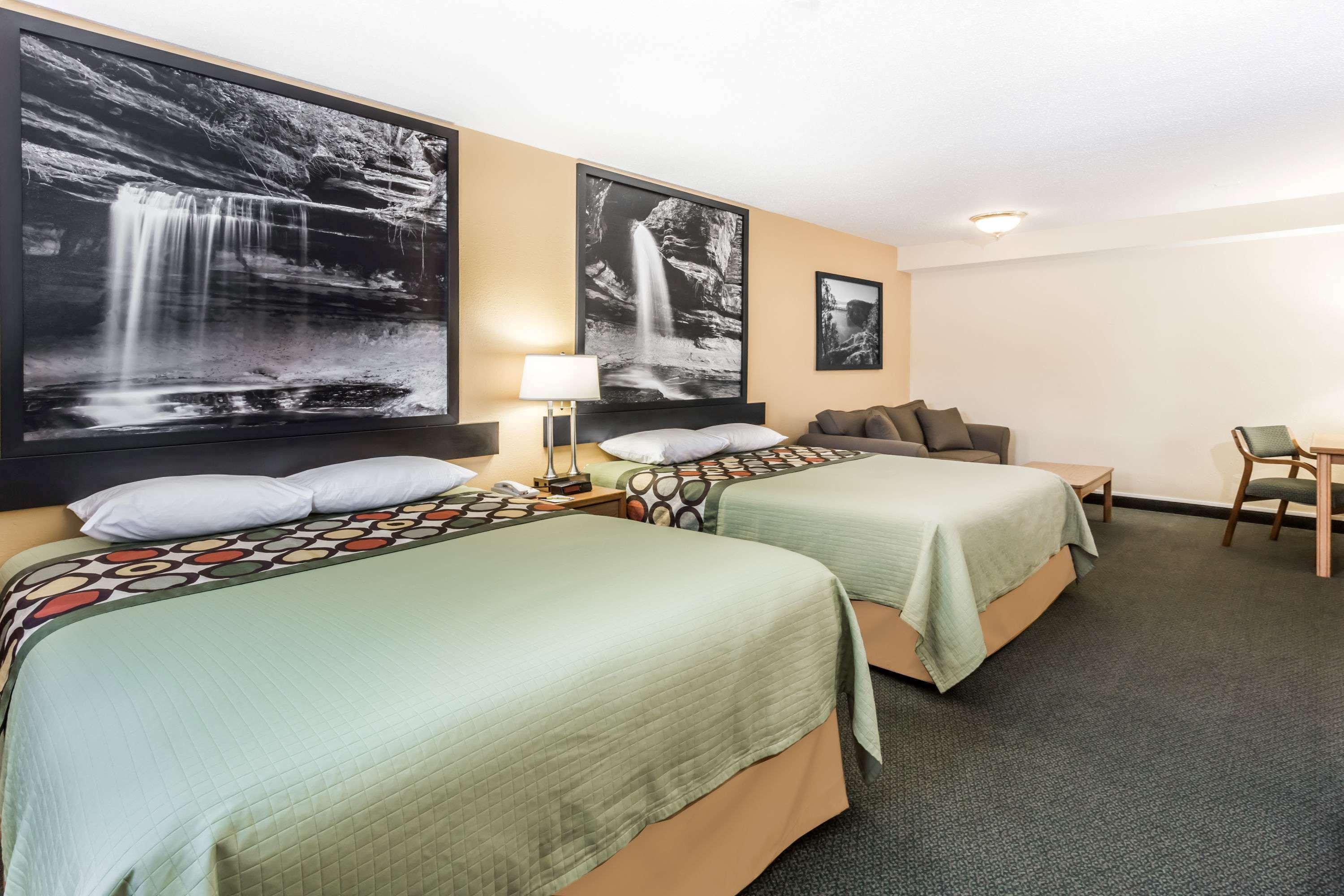 Отель Super 8 By Wyndham Ottawa Starved Rock Экстерьер фото