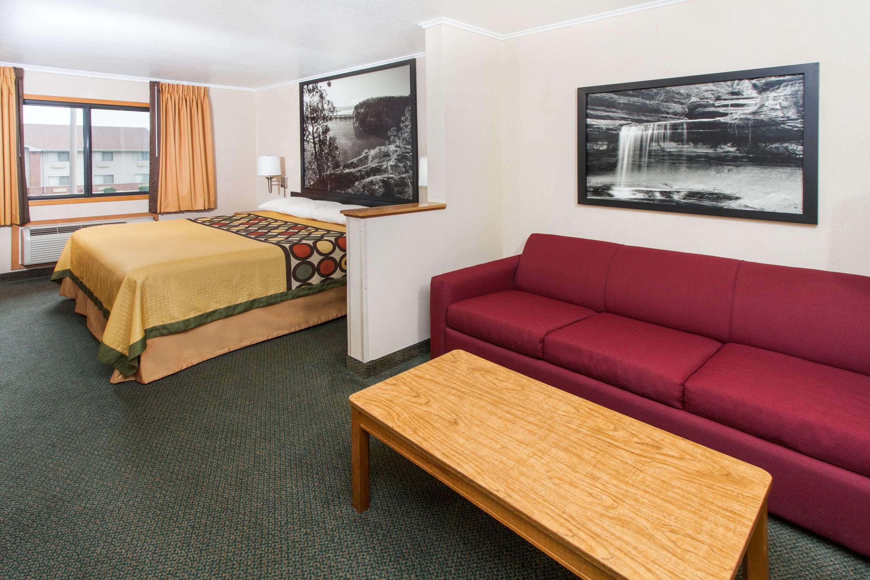 Отель Super 8 By Wyndham Ottawa Starved Rock Экстерьер фото