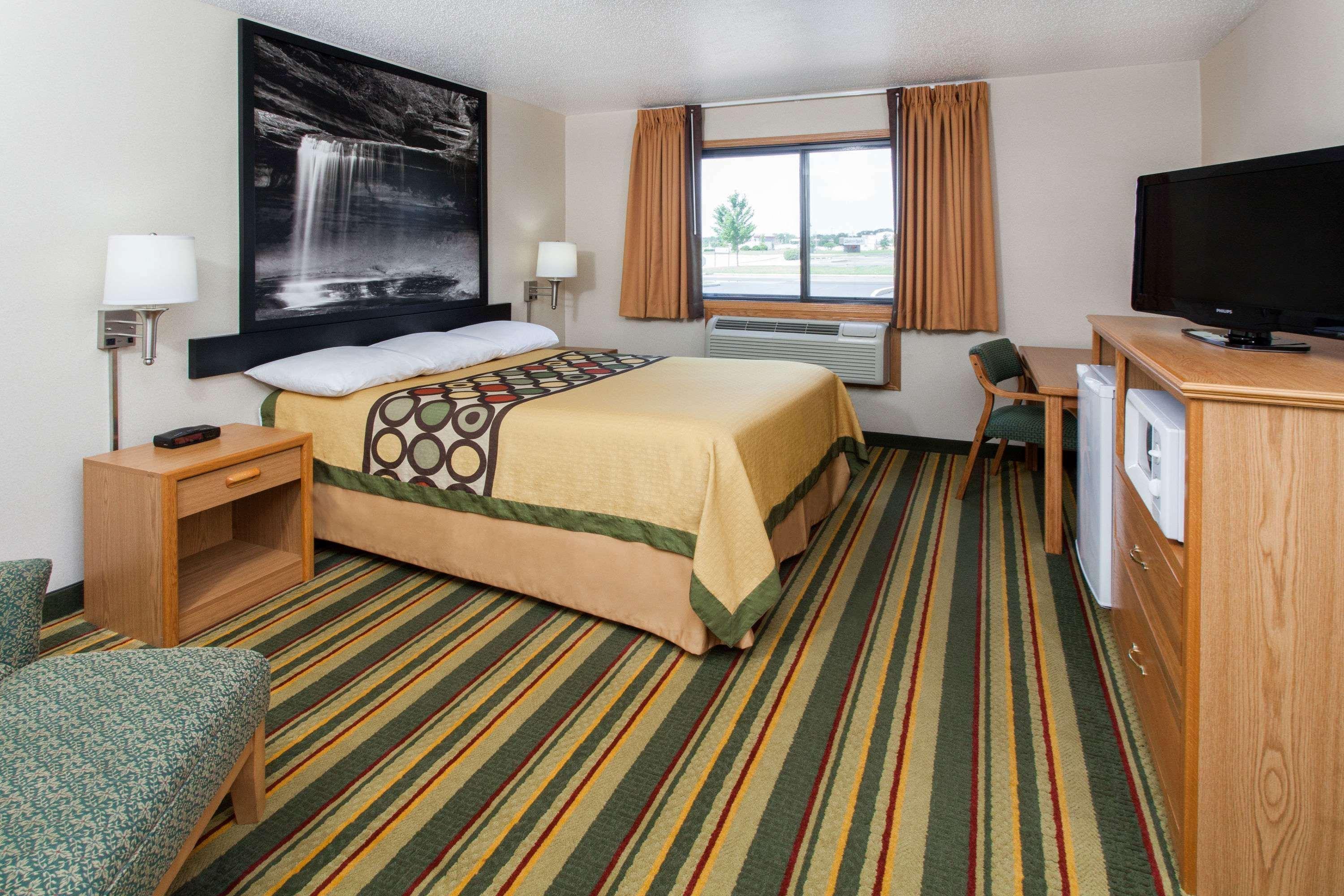 Отель Super 8 By Wyndham Ottawa Starved Rock Экстерьер фото