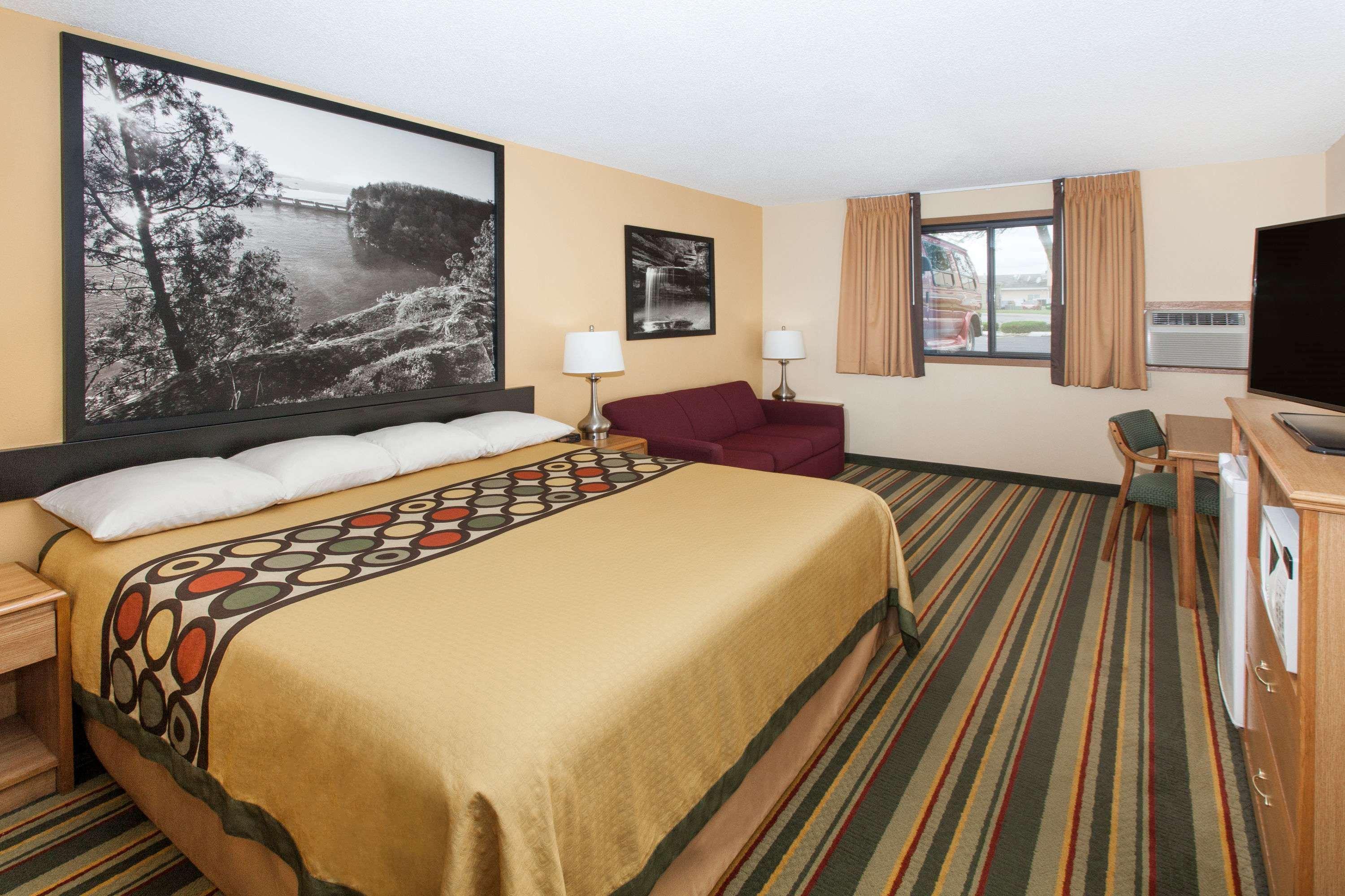 Отель Super 8 By Wyndham Ottawa Starved Rock Экстерьер фото