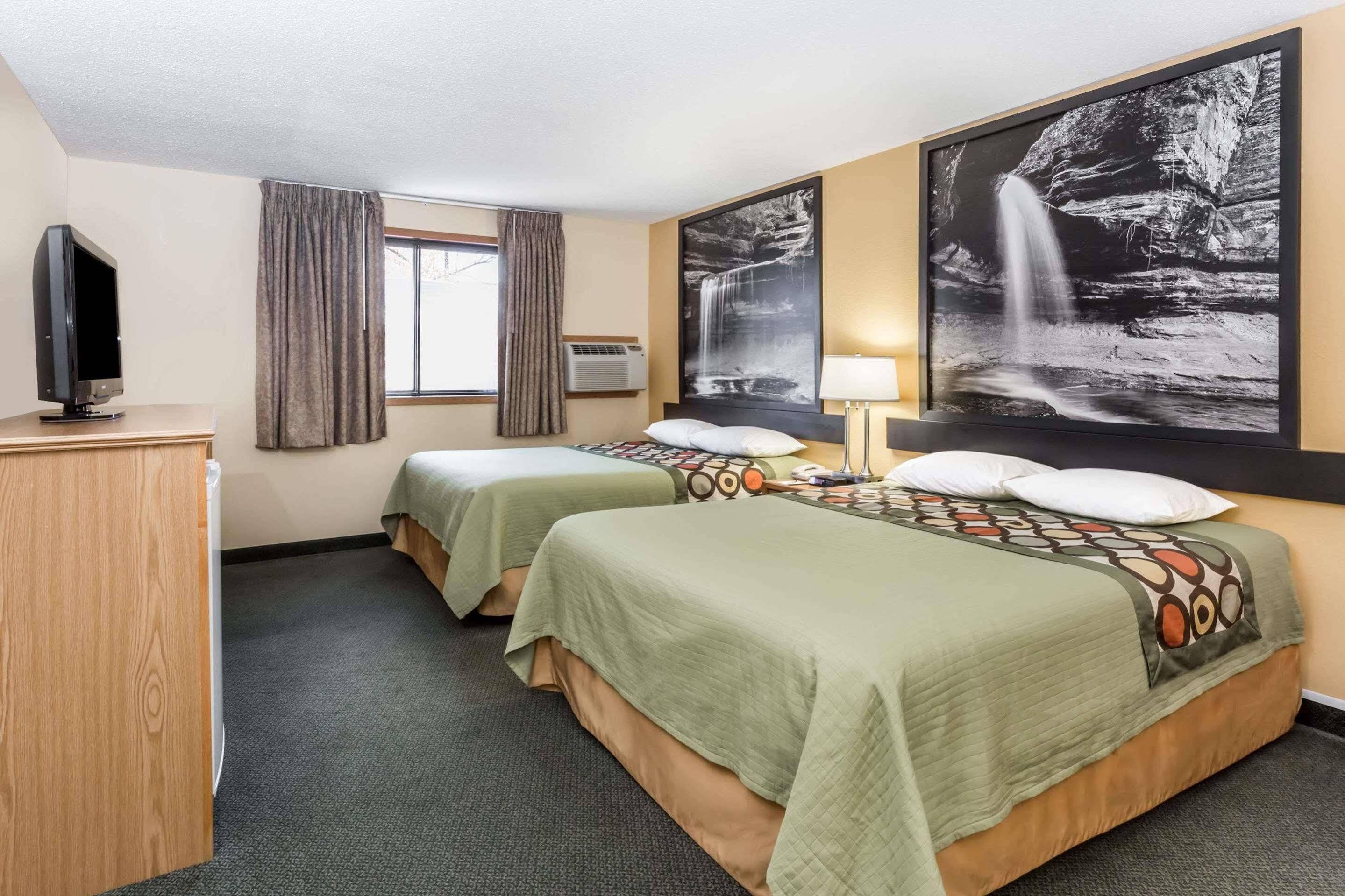 Отель Super 8 By Wyndham Ottawa Starved Rock Экстерьер фото